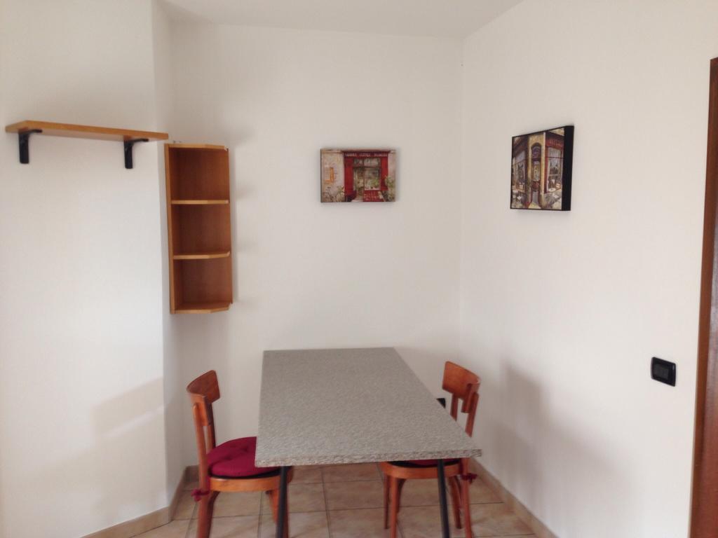 De La Tour Hotel Tirano Szoba fotó